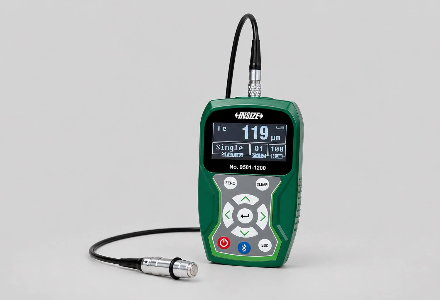 Medidor de espesor de recubrimientos INSIZE con sonda externa y pantalla digital mostrando medición en micras, sobre fondo gris claro uniforme.