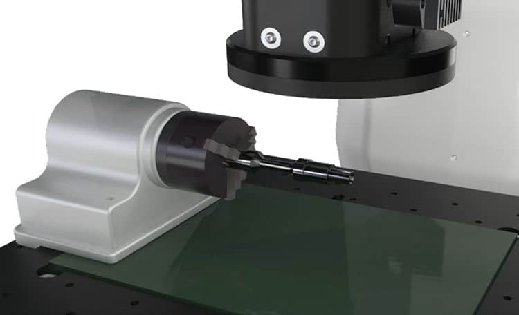 Dispositivo rotativo Micro-Vu RSD-60 integrado en sistema de medición CMM para inspección de piezas mecanizadas con control de precisión