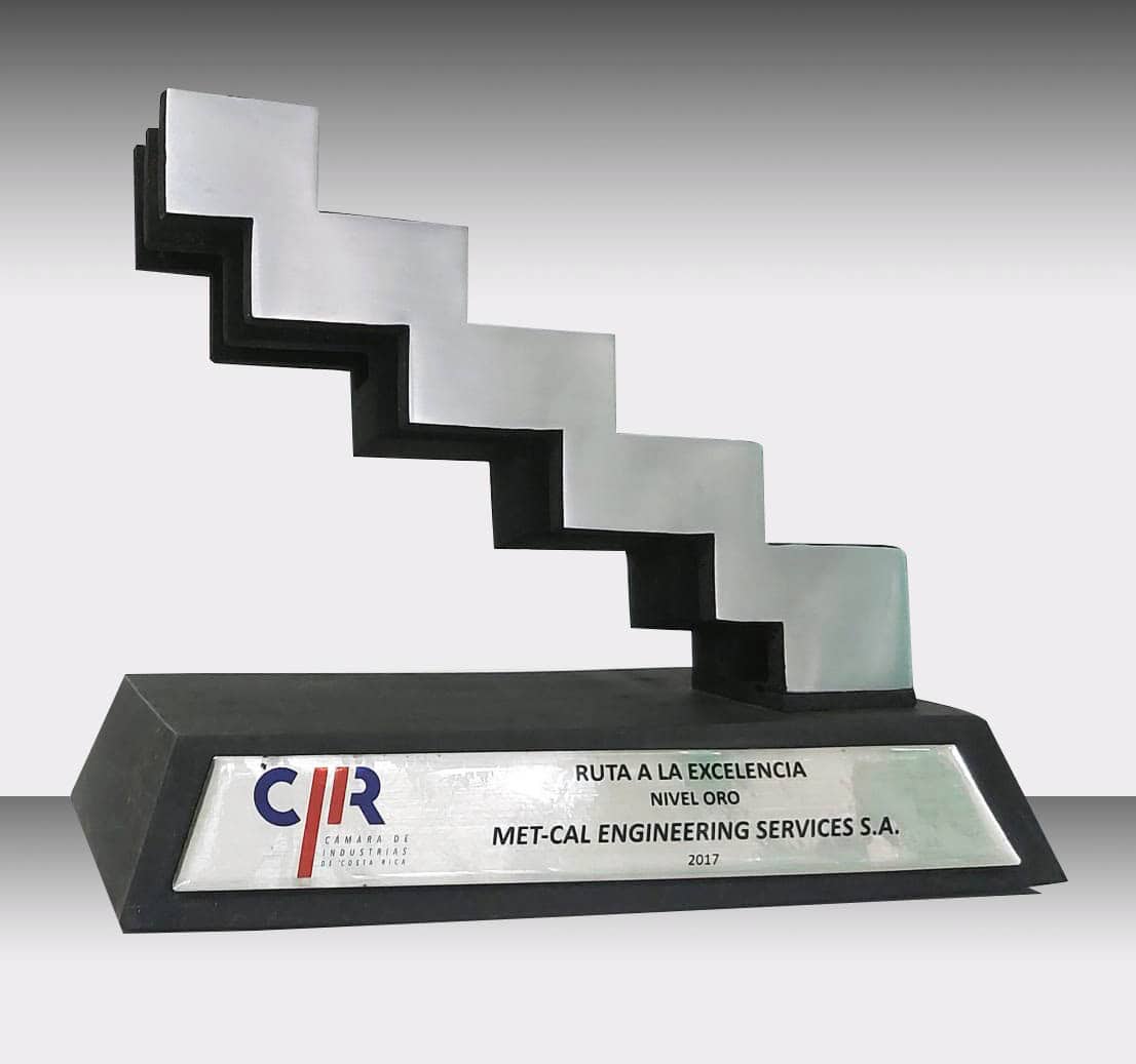 Reconocimiento Ruta a la Excelencia nivel oro otorgado a Metcal Engineering Services S.A. por la Cámara de Industrias de Costa Rica en 2017.